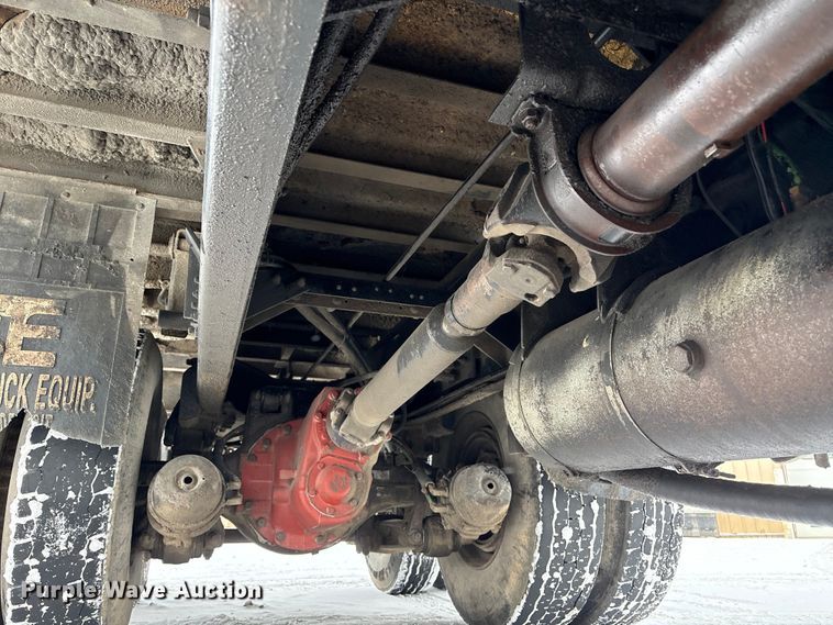 image for item FG2604 1997 Ford LT8513 dump truck