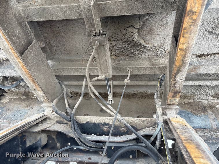 image for item FG2604 1997 Ford LT8513 dump truck