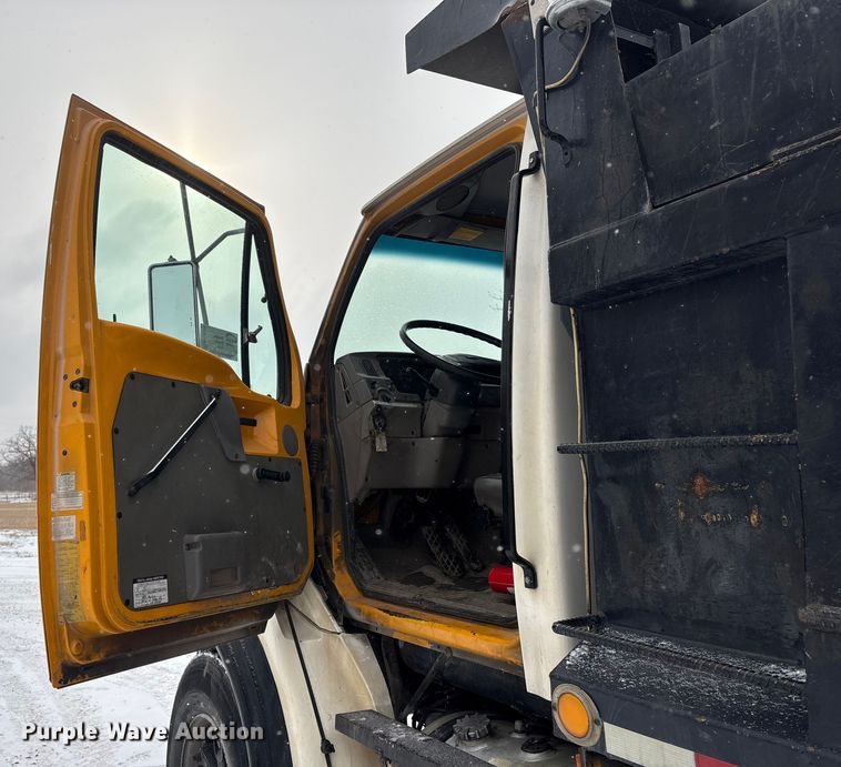 image for item FG2604 1997 Ford LT8513 dump truck