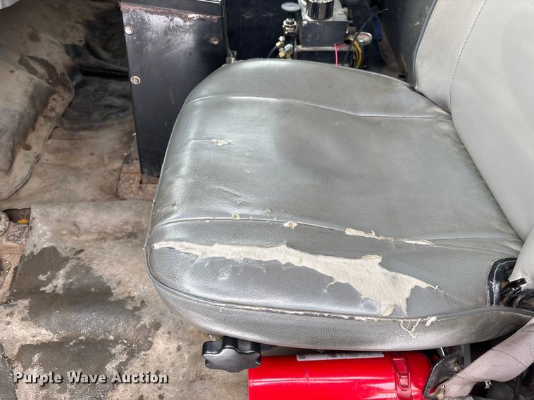 image for item FG2604 1997 Ford LT8513 dump truck