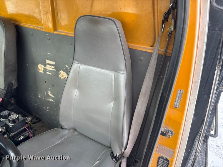 image for item FG2604 1997 Ford LT8513 dump truck