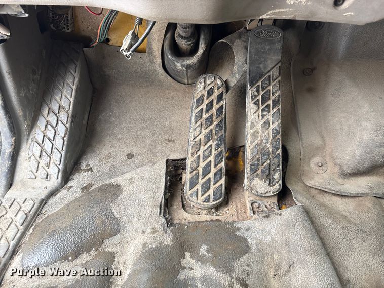 image for item FG2604 1997 Ford LT8513 dump truck