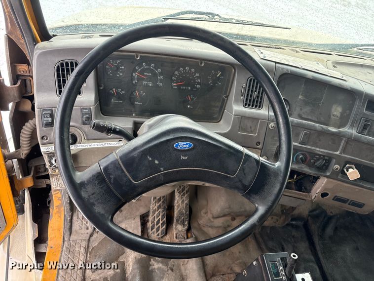 image for item FG2604 1997 Ford LT8513 dump truck