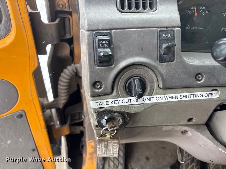 image for item FG2604 1997 Ford LT8513 dump truck