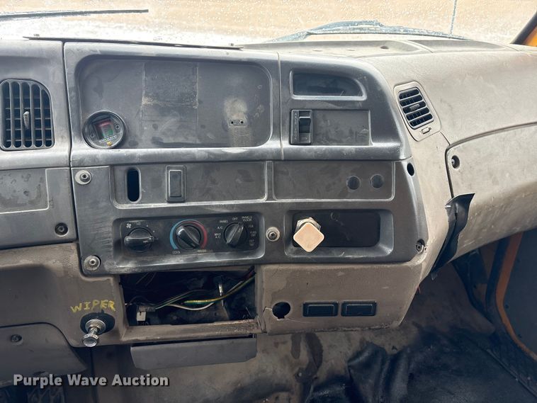 image for item FG2604 1997 Ford LT8513 dump truck