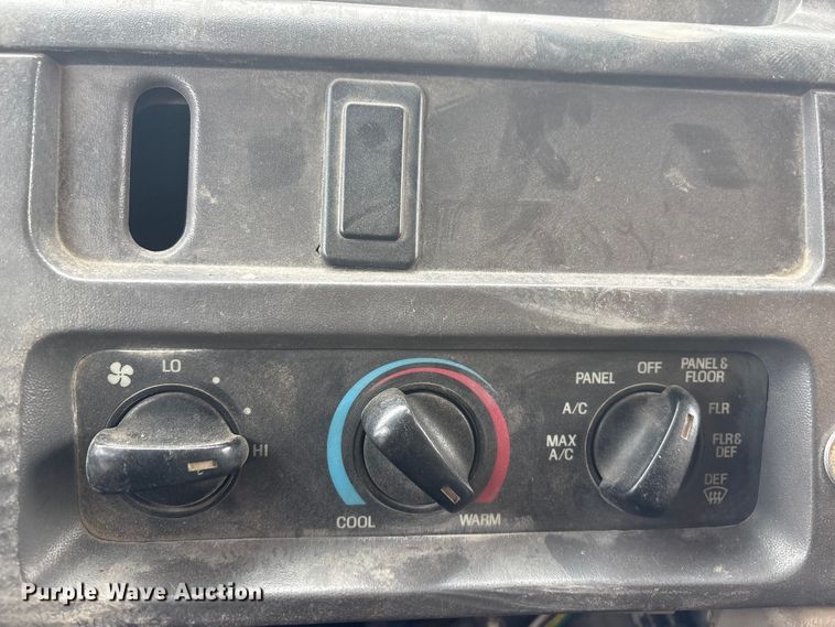 image for item FG2604 1997 Ford LT8513 dump truck