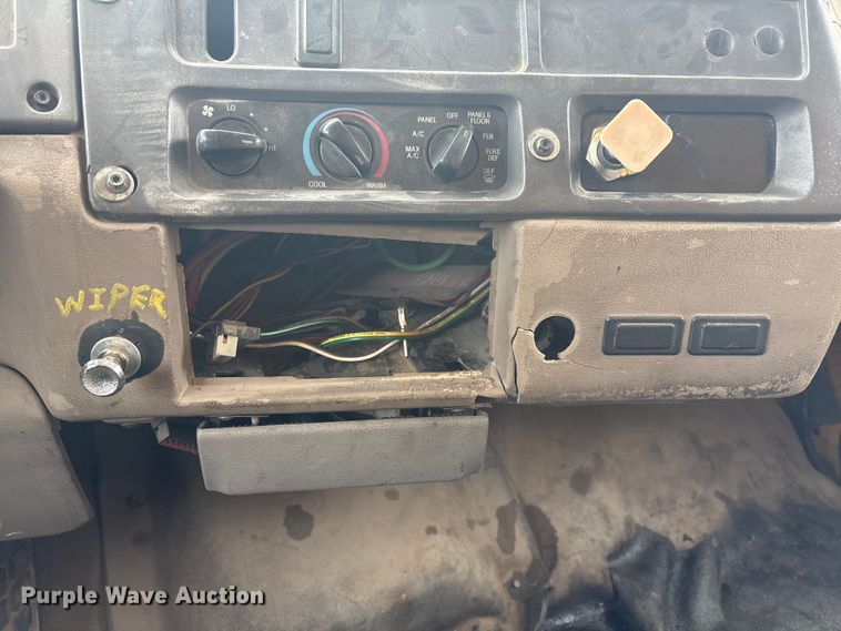 image for item FG2604 1997 Ford LT8513 dump truck