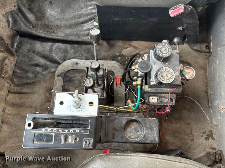 image for item FG2604 1997 Ford LT8513 dump truck