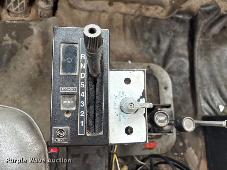 image for item FG2604 1997 Ford LT8513 dump truck