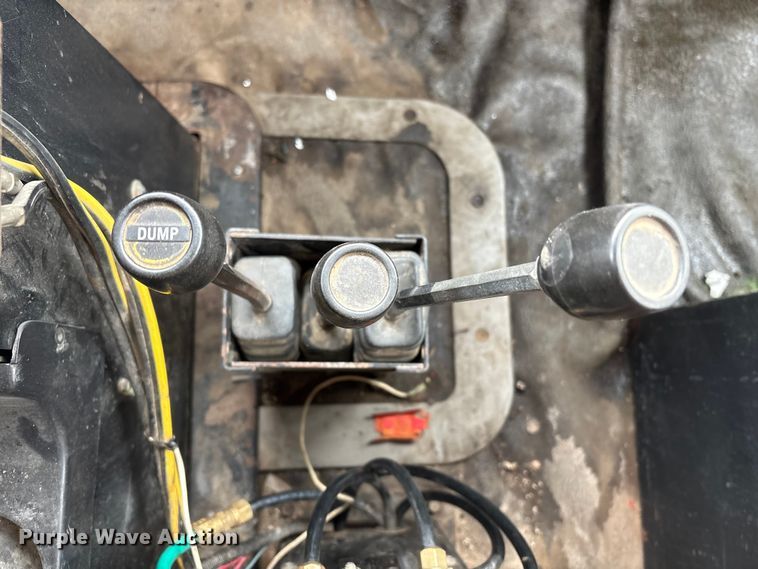 image for item FG2604 1997 Ford LT8513 dump truck