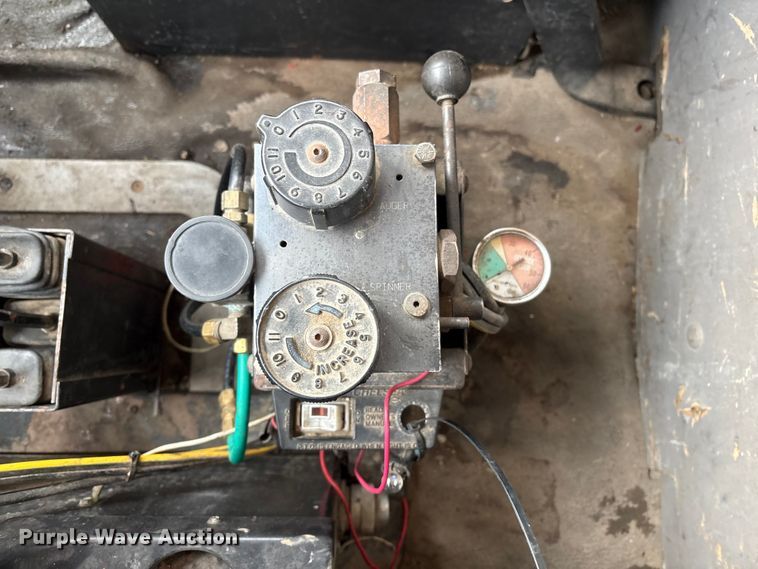 image for item FG2604 1997 Ford LT8513 dump truck