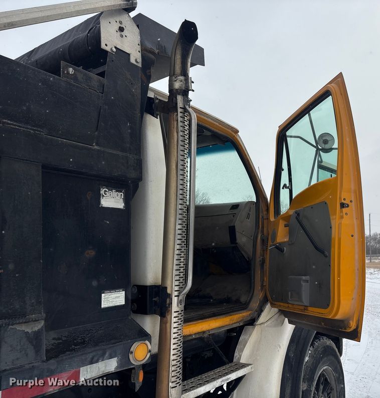 image for item FG2604 1997 Ford LT8513 dump truck