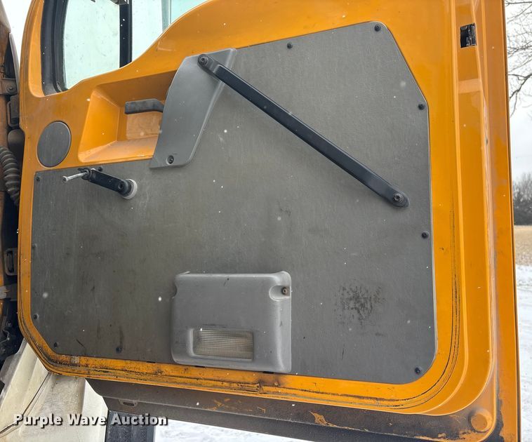 image for item FG2604 1997 Ford LT8513 dump truck