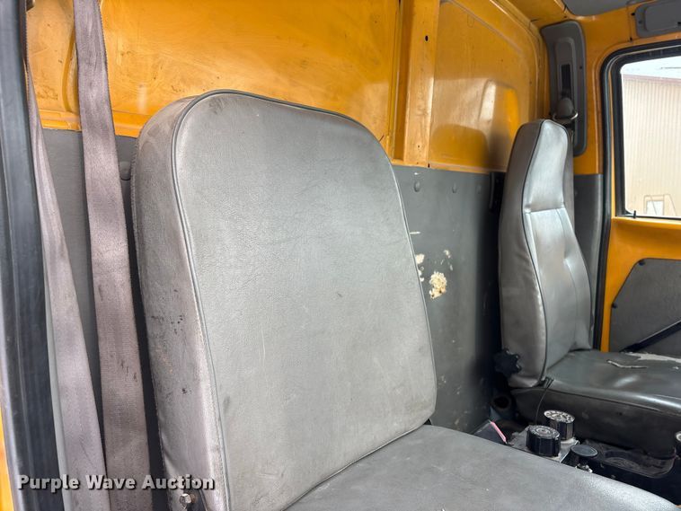 image for item FG2604 1997 Ford LT8513 dump truck