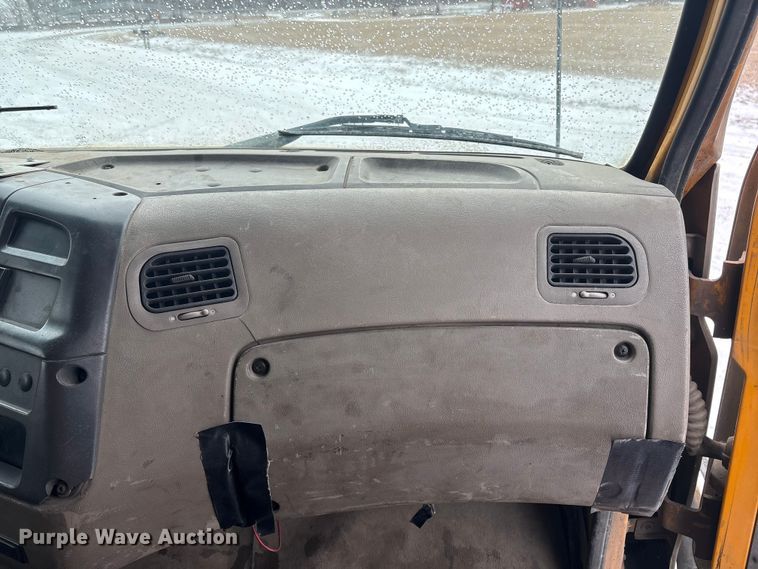 image for item FG2604 1997 Ford LT8513 dump truck