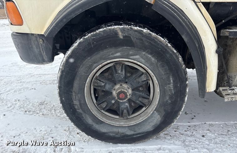 image for item FG2604 1997 Ford LT8513 dump truck