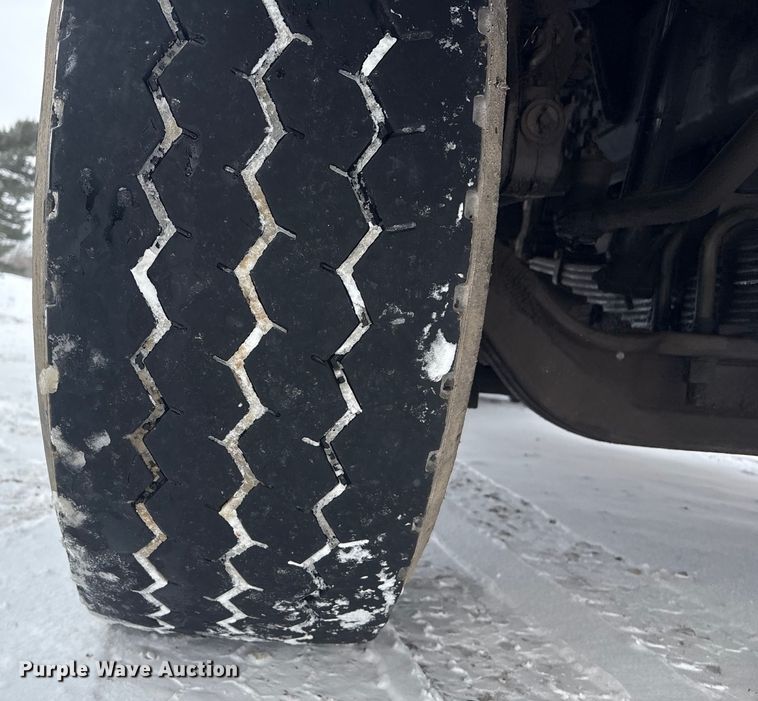 image for item FG2604 1997 Ford LT8513 dump truck