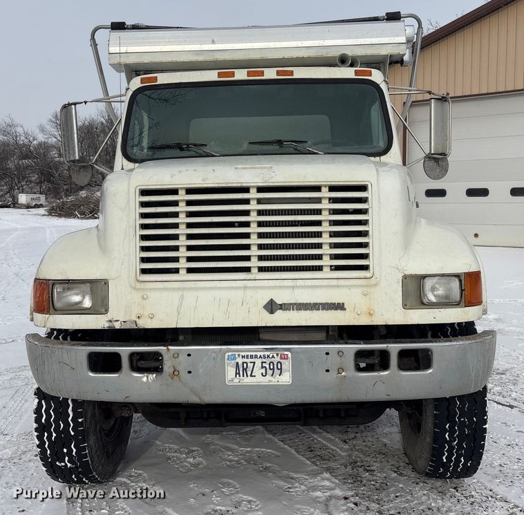 image for item FG2605 1993 International 4900 dump truck