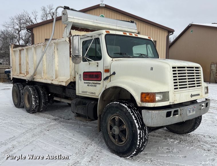 image for item FG2605 1993 International 4900 dump truck
