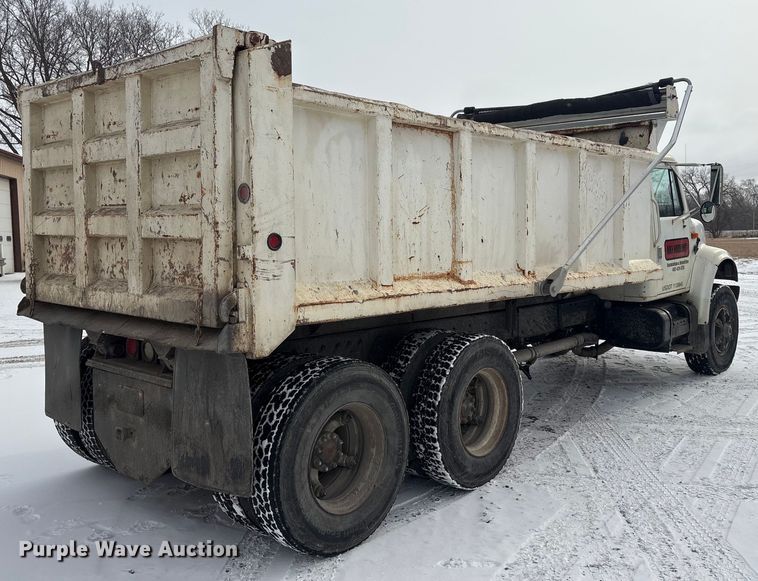 image for item FG2605 1993 International 4900 dump truck