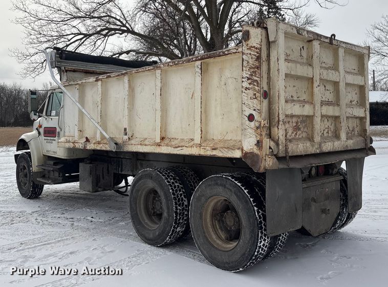 image for item FG2605 1993 International 4900 dump truck
