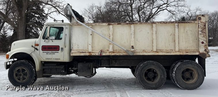 image for item FG2605 1993 International 4900 dump truck