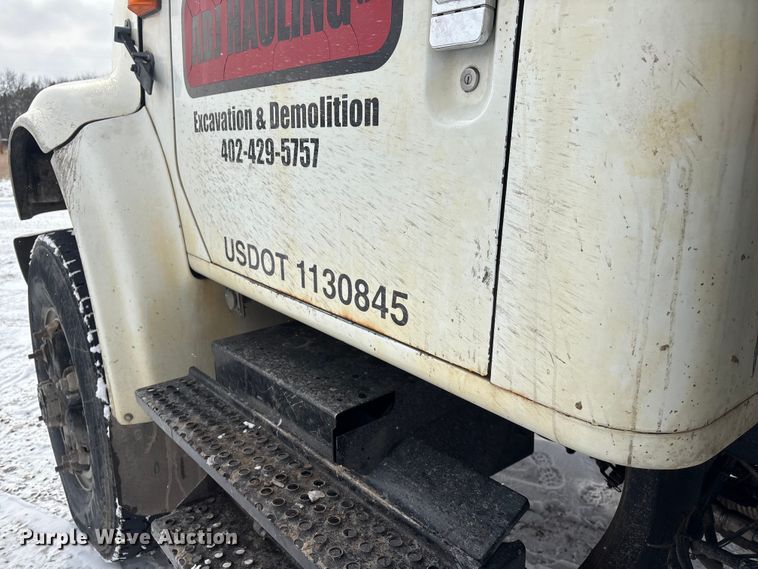 image for item FG2605 1993 International 4900 dump truck