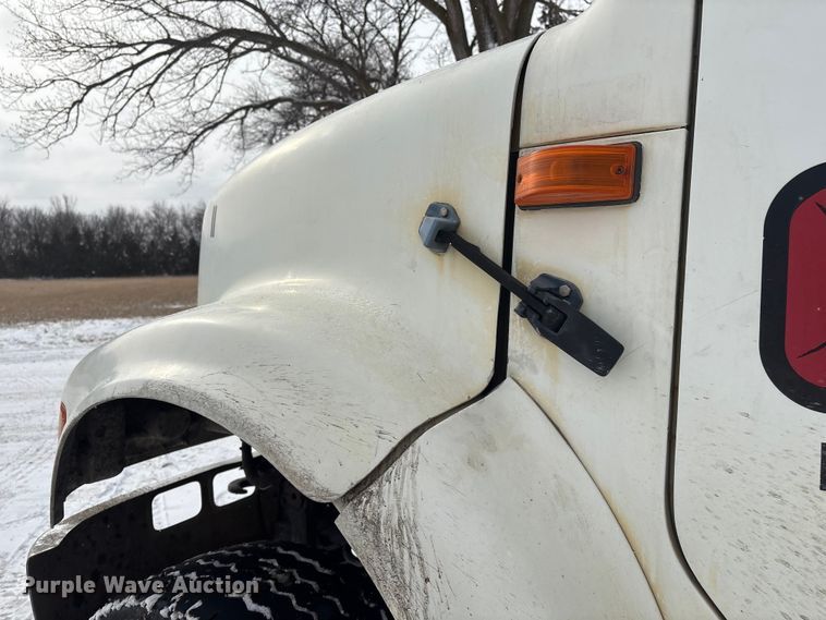 image for item FG2605 1993 International 4900 dump truck