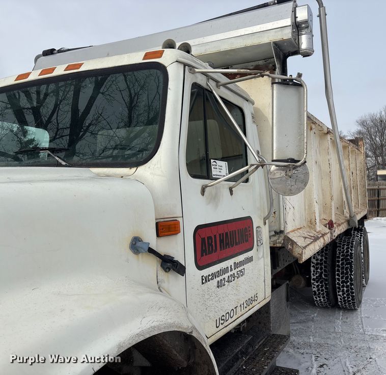 image for item FG2605 1993 International 4900 dump truck