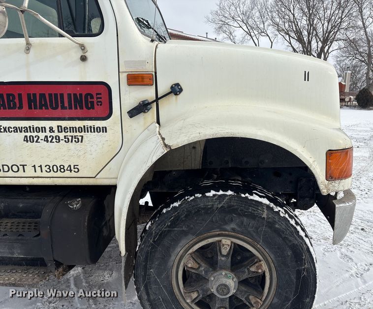 image for item FG2605 1993 International 4900 dump truck