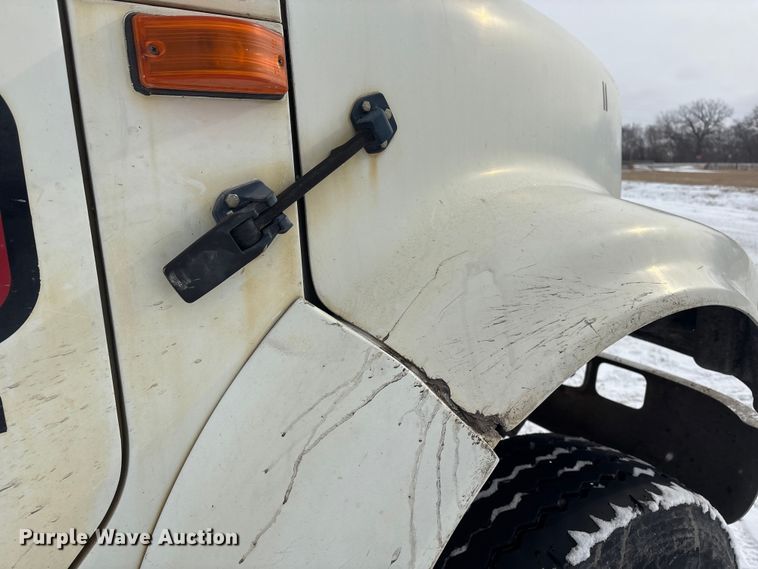 image for item FG2605 1993 International 4900 dump truck