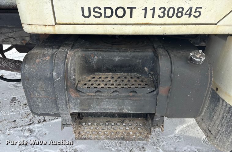 image for item FG2605 1993 International 4900 dump truck