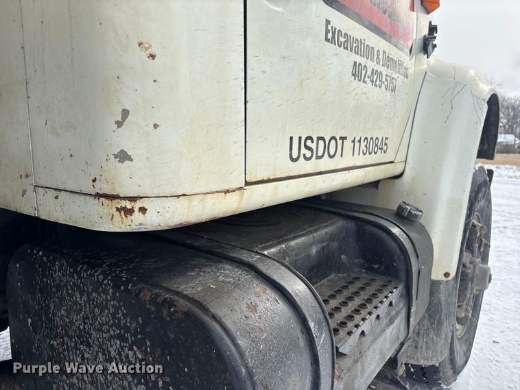 image for item FG2605 1993 International 4900 dump truck