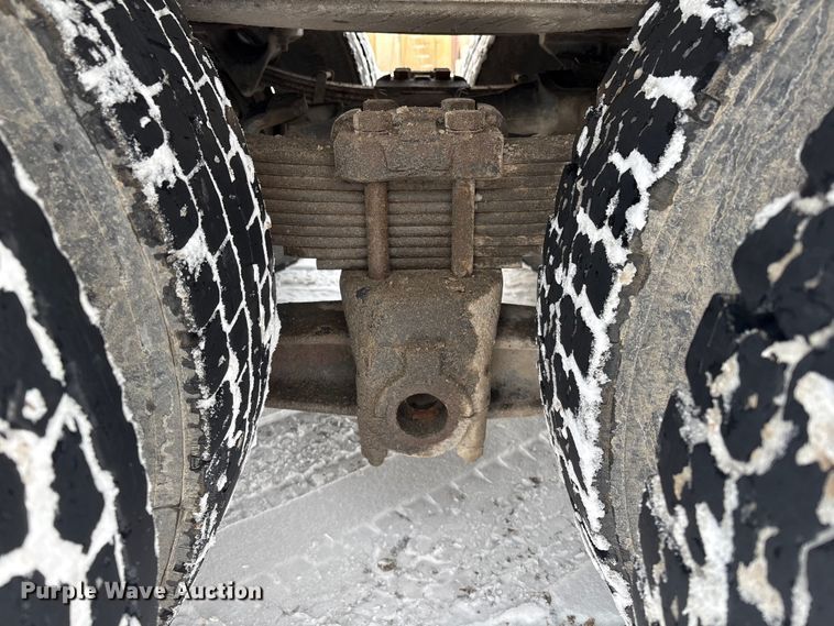 image for item FG2605 1993 International 4900 dump truck