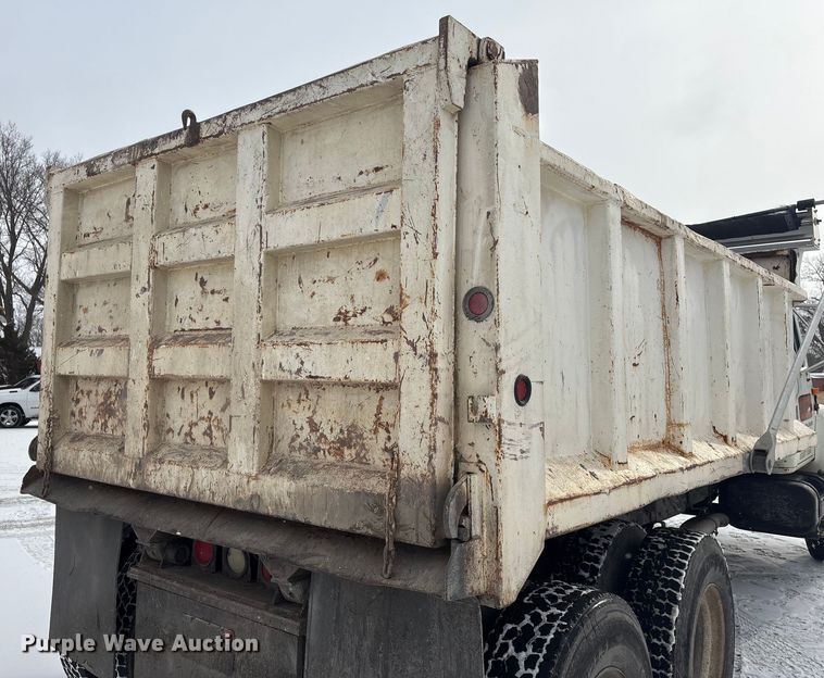 image for item FG2605 1993 International 4900 dump truck