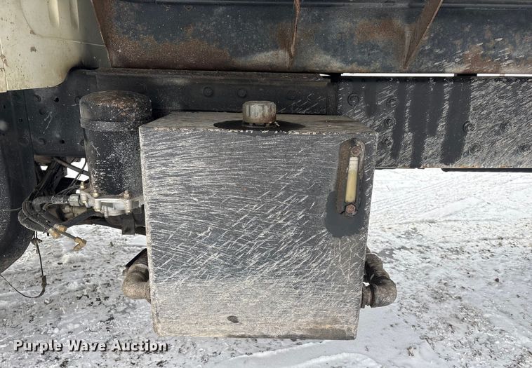 image for item FG2605 1993 International 4900 dump truck