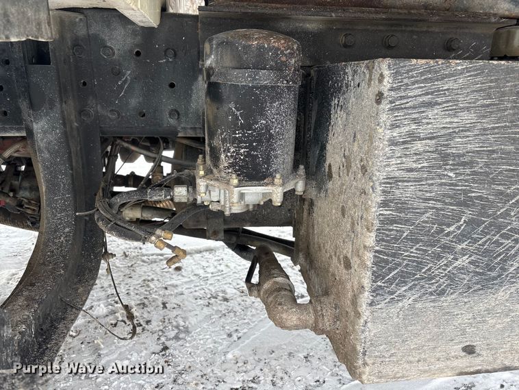 image for item FG2605 1993 International 4900 dump truck