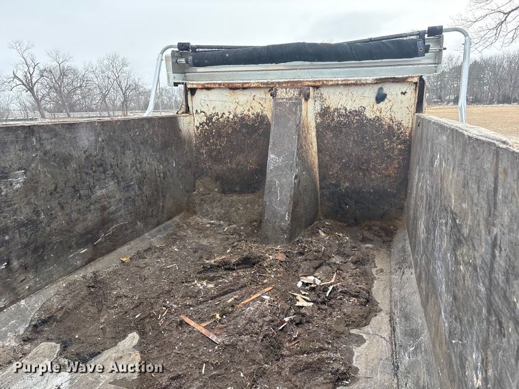 image for item FG2605 1993 International 4900 dump truck