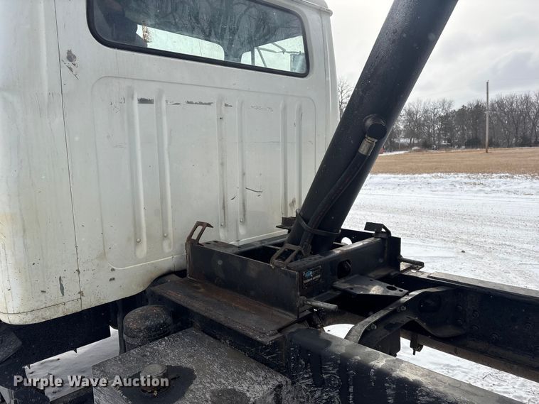 image for item FG2605 1993 International 4900 dump truck