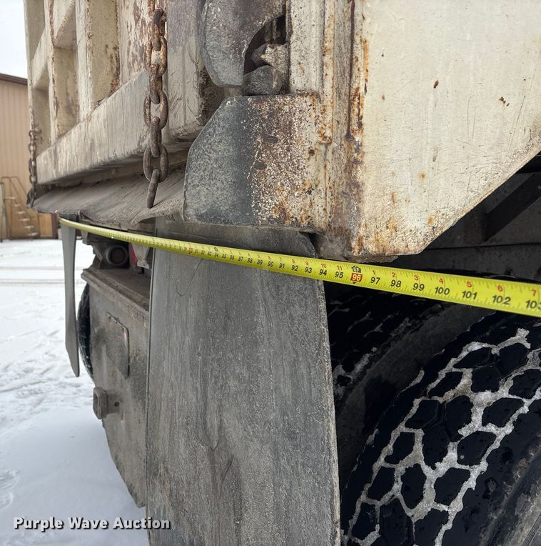 image for item FG2605 1993 International 4900 dump truck