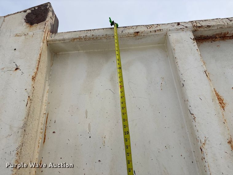 image for item FG2605 1993 International 4900 dump truck