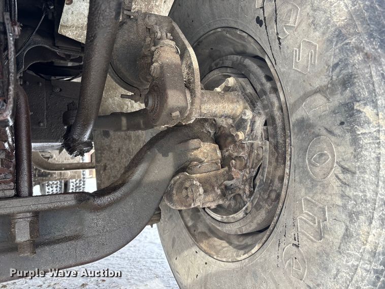 image for item FG2605 1993 International 4900 dump truck