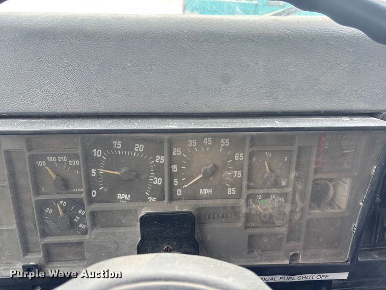 image for item FG2605 1993 International 4900 dump truck