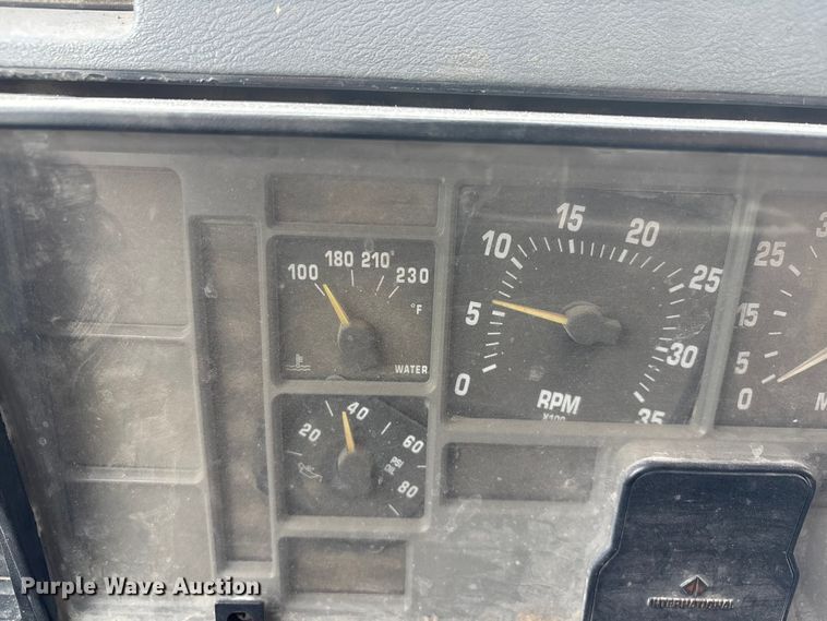 image for item FG2605 1993 International 4900 dump truck