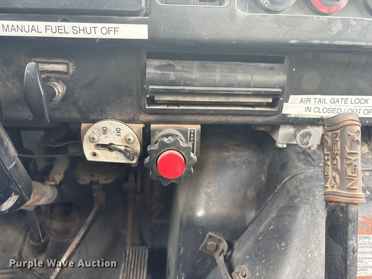 image for item FG2605 1993 International 4900 dump truck