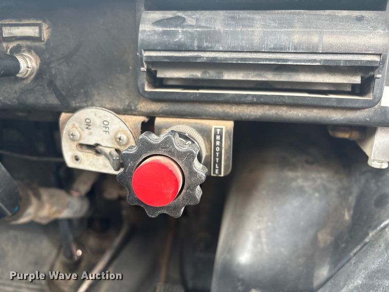 image for item FG2605 1993 International 4900 dump truck