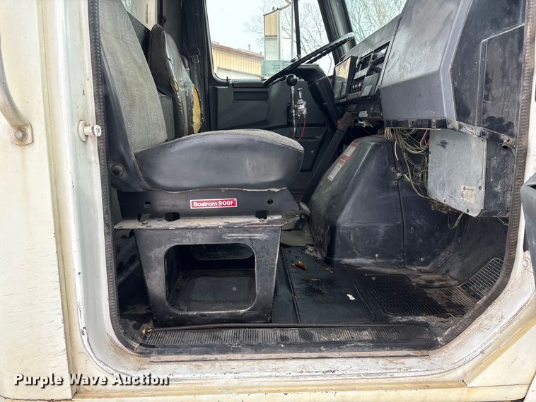 image for item FG2605 1993 International 4900 dump truck