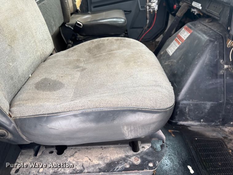 image for item FG2605 1993 International 4900 dump truck