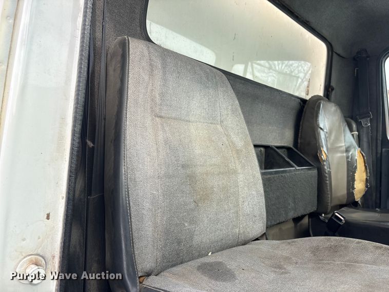 image for item FG2605 1993 International 4900 dump truck