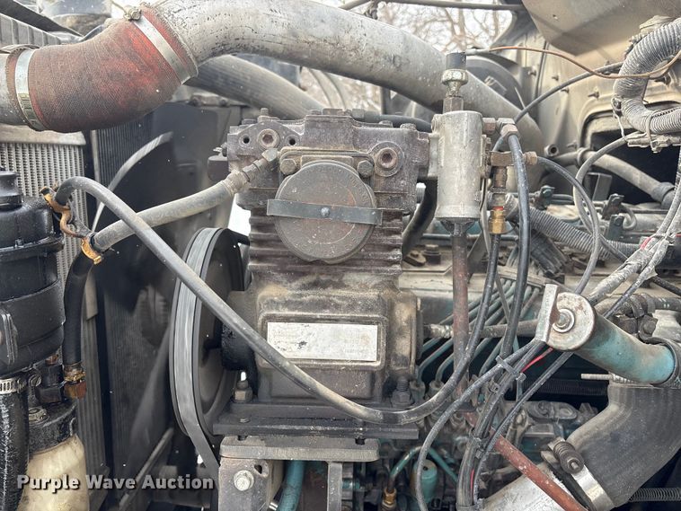 image for item FG2605 1993 International 4900 dump truck